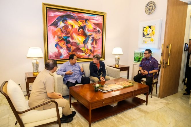 
					SBY dan Pelukis Jerman Kolaborasi Abadikan Monas
