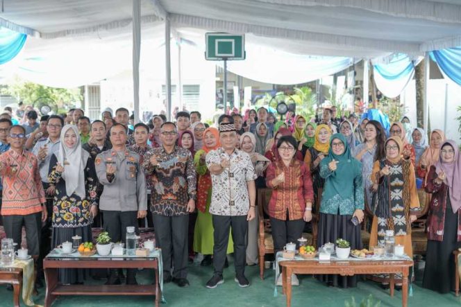 
					Wali Kota Metro Himbau Peran Orang Tua dalam Parenting Teknologi