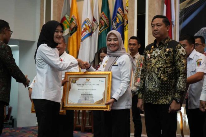 
					Peduli Perlindungan Sosial, Kota Metro Raih Paritrana Award